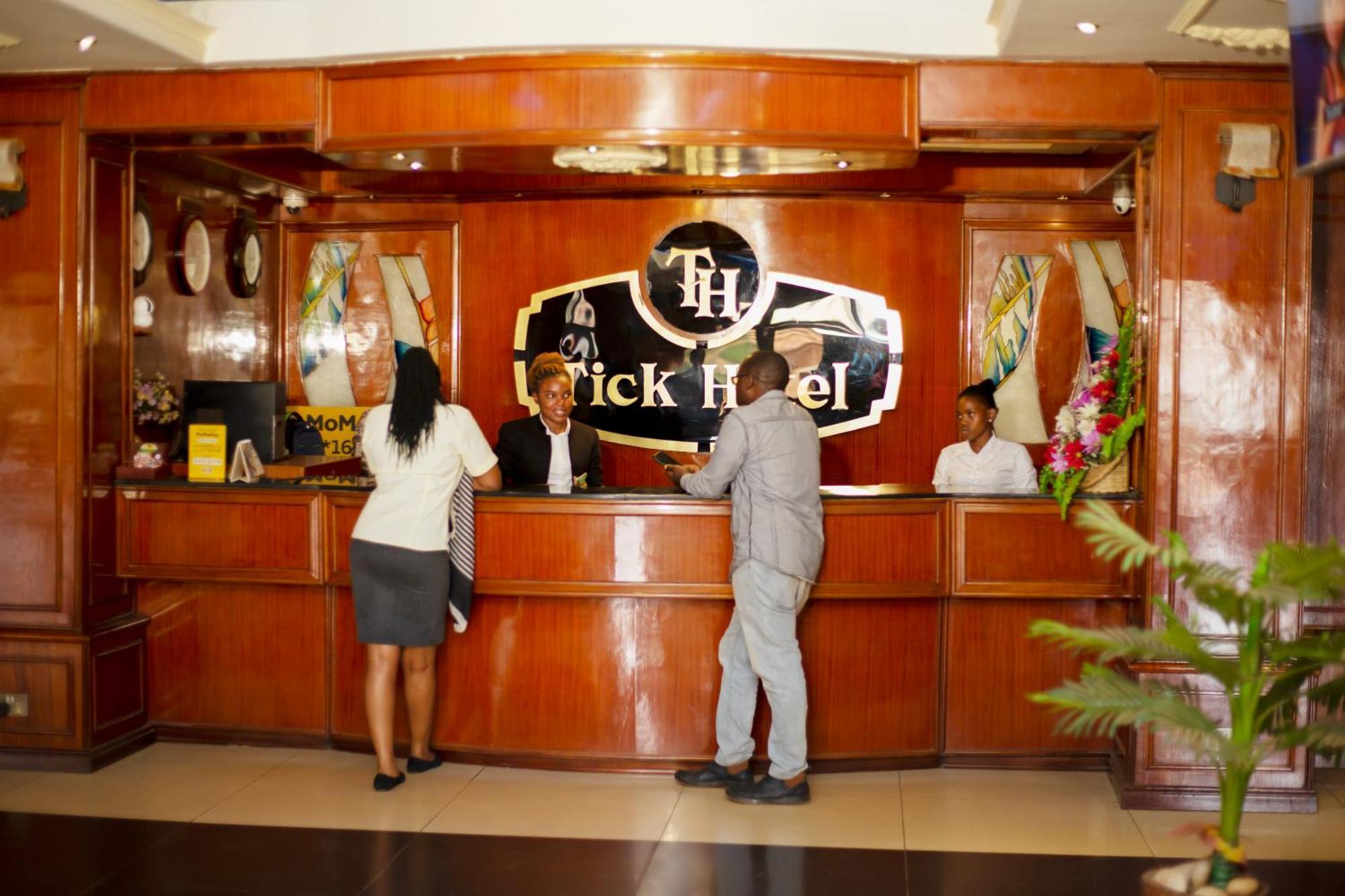 The Tick Hotel Kampala Esterno foto